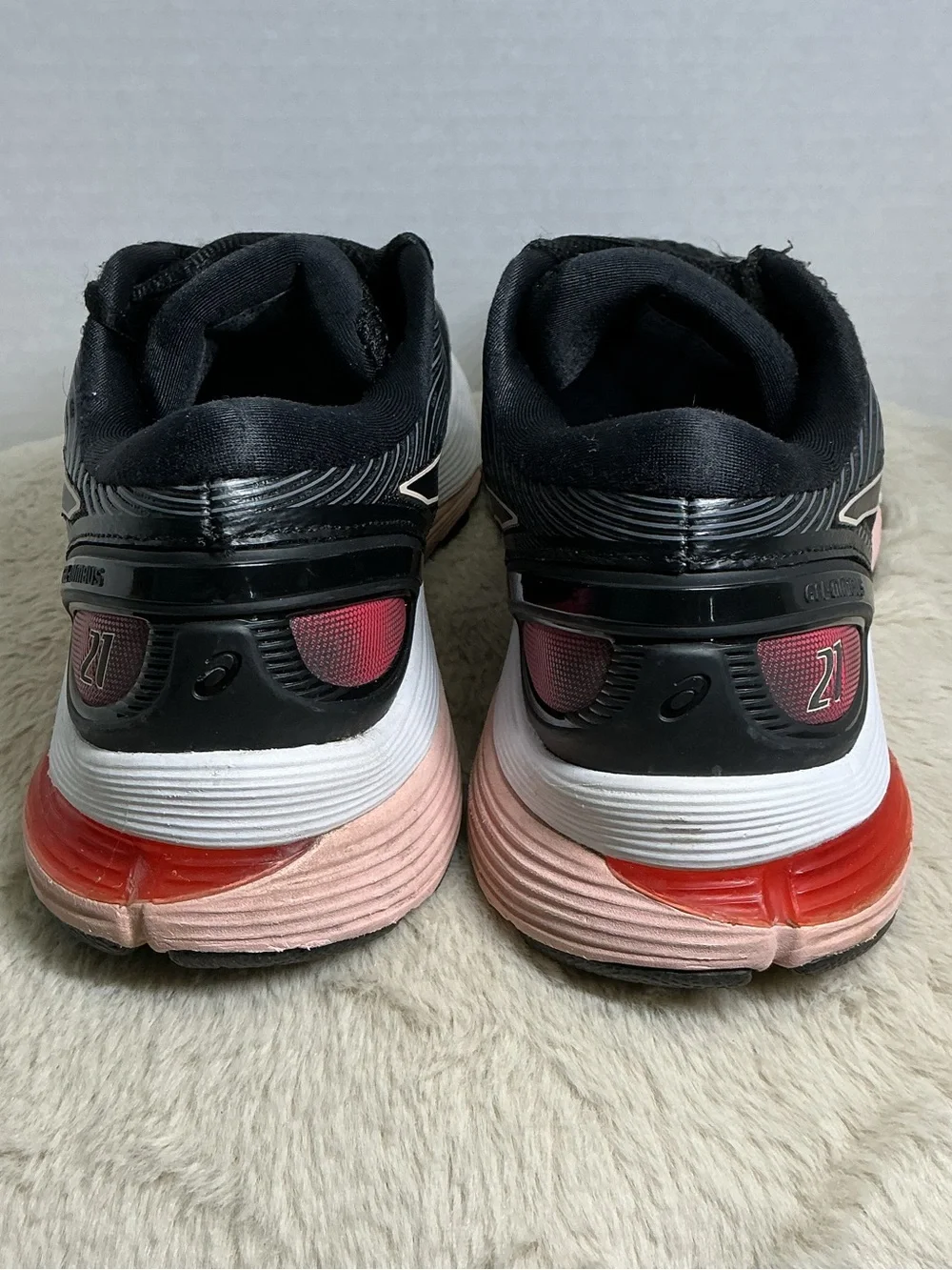 ASICS GEL-Nimbus 21 Women’s Running Shoes  Size 9 Black/Laser Pink  1012A156 EUC